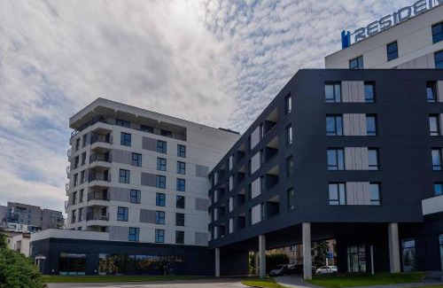 Rzeszow Apartment | Zenith Suite Residence- City Centre, Parking by StayNest