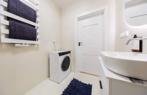 Rzeszow Apartment | Zenith Suite Residence- City Centre, Parking by StayNest