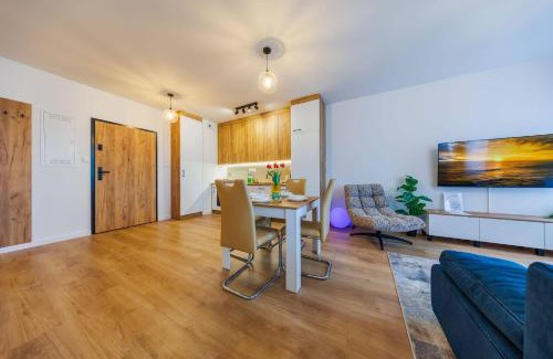 Rzeszow Apartment | Zenith Suite Residence- City Centre, Parking by StayNest