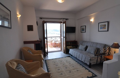 Pirgadikia Apartment | Zennova #42 Pirgadikia Sky & Sea Home