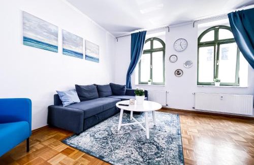 Zentrum-West Apartment | Zentraler Altbau am Clara-Zetkin-Park, RB-Arena um die Ecke, Netflix inklusive