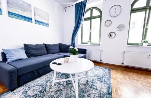 Zentrum-West Apartment | Zentraler Altbau am Clara-Zetkin-Park, RB-Arena um die Ecke, Netflix inklusive
