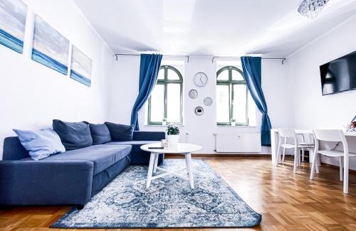 Zentrum-West Apartment | Zentraler Altbau am Clara-Zetkin-Park, RB-Arena um die Ecke, Netflix inklusive