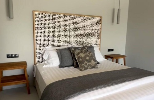 Nikiana House | Zephyrus Suite - Cavalier Suites