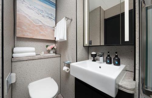 Xiangzhou District Hotel | Zhuhai International Convention and Exhibition Center Suisse Place Apartment Hote!
