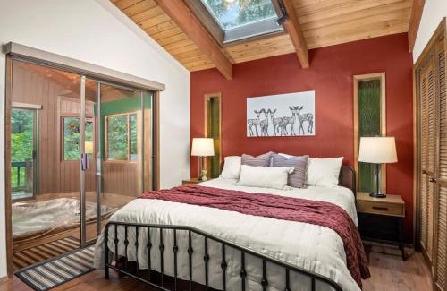 Rhododendron House | ZigZag Basecamp · Cozy Cabin Perfect for Nature Escapes w/Hot Tub
