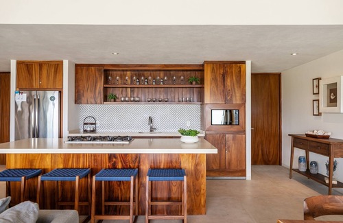 Ixtapa Villa | Zihuatanejo's Hidden Gem – 4BR Beach Penthouse