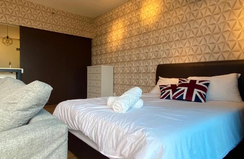 Shah Alam Apartment | Zillion Cozy - Trefoil Setia Alam- Next to Setia City Mall & Convention Centre