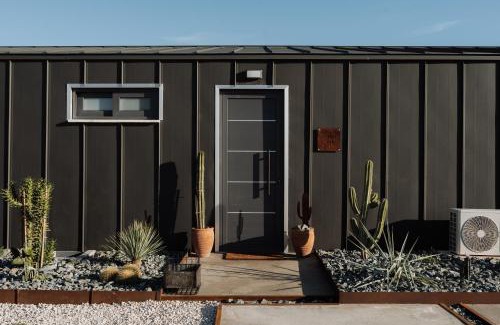Pareklisia House | Zima Edge