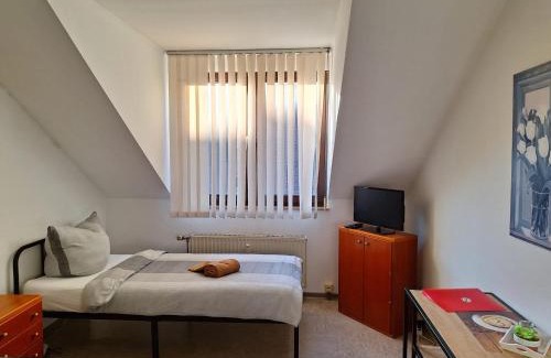 Dahl House | Zimmer E