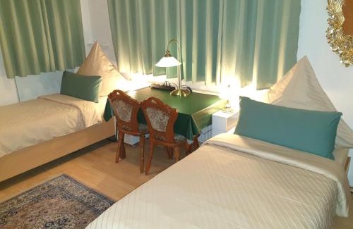 Reutlingen Apartment | Zimmer Hohbuch mit Achalmblick