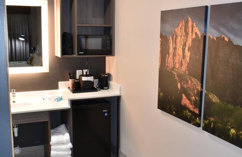 Zion National Park South Entrance Hotel | Zion Canyon Lodge