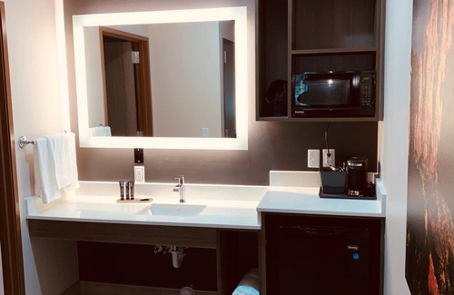 Zion National Park South Entrance Hotel | Zion Canyon Lodge