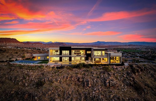 Washington Fields House | Zion Luxe Retreat/Pool Cinema Pickleball