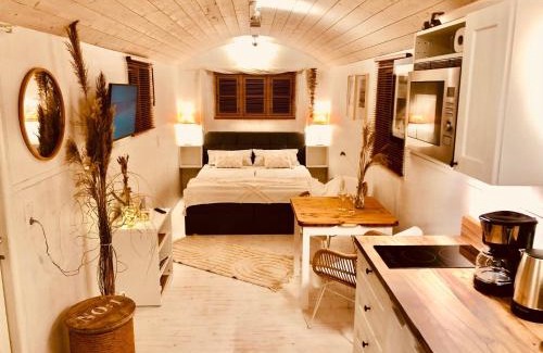 Petershagen House | Zirkuswagen mit Outdoor Whirlpool und Garten