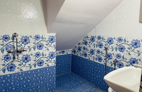 Mehdipatnam Hotel | Zivo Stays Guest House Rethibowli