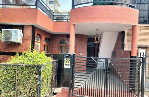 Taj Ganj Apartment | ZM Homestay - Luxury Comfort Awaiting