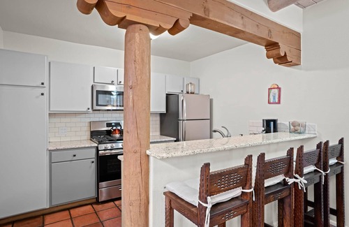 Downtown Santa Fe Hotel | Zona Rosa 75, San Antonio