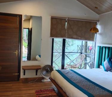 Lansdowne Resort | Zone Connect by The Park, Lansdowne