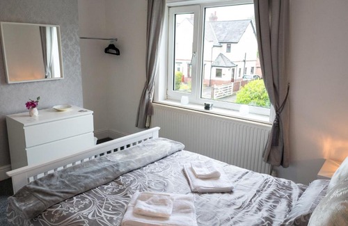 Chorlton-by-Backford House | Zoo Cottage