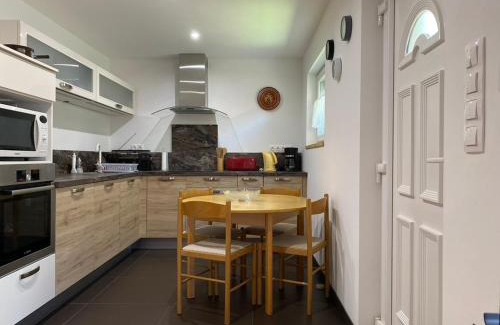 Istvantelek Apartment | Zsuzsa House apartment
