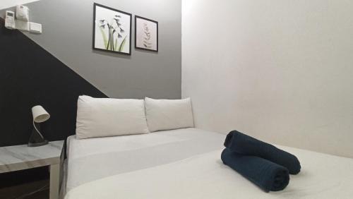 Bandar Kota Bharu Apartment | Zulanie Suite Troika Residence, SPACIOUS AND COZY WITH POOL, Free Wifi & Netflix in Golden Triangle of Kota Bharu