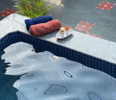 Ratnagiri Villa | Zuluk Poolside Luxury Homestay with Swimming Pool