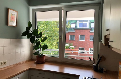 Weissensee Condo | Zwei Gemütliche Schlaf & Arbeitszimmer in Heller Wohnung mit Balkonen Zentral