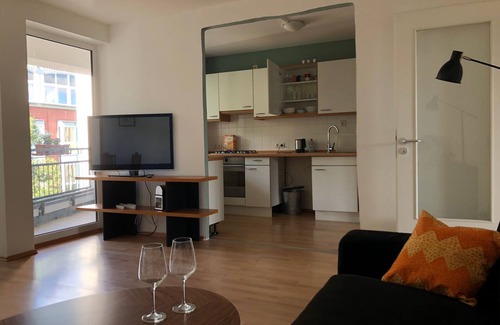 Weissensee Condo | Zwei Gemütliche Schlaf & Arbeitszimmer in Heller Wohnung mit Balkonen Zentral