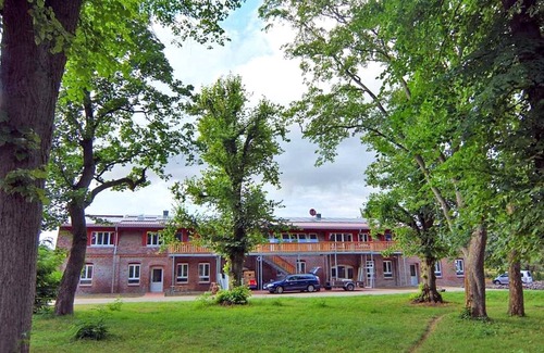Schwerin Apartment | Zweibettzimmer 1 - Blau - Urlaub auf dem Biohof