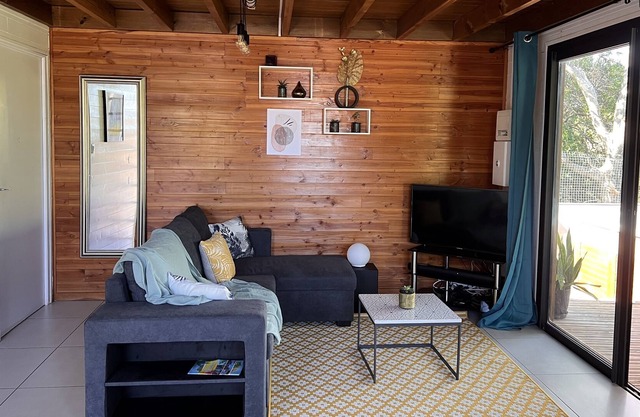 À Proximité de la Plage et de St Pierre, Maison Avec Jacuzzi