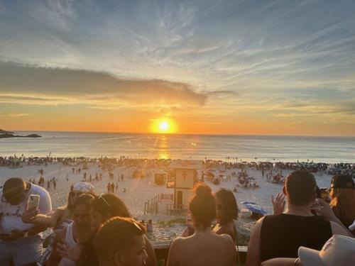 É na beira do mar.com estacionamento exclusivo