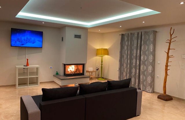 Αρτέμιδα plus Karpenisi Apartment