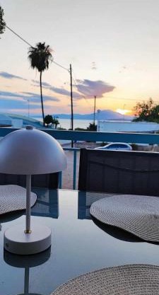 ΠΑΝΩ ΣΤΟ ΚΥΜΑ