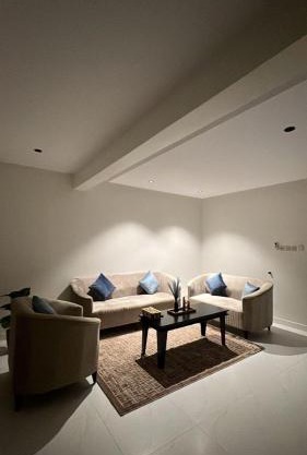 شقة جديدة صالة وغرفة نوم مع إدخال ذاتي مستقل