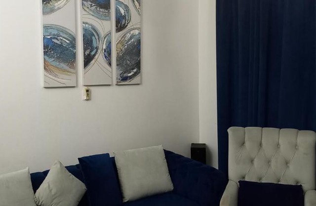 شقة فاخرة غرفة وصالة للايجار في الشارقة