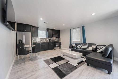 ৎ୭ Charming Home in LA ৎ୭