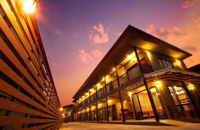 โรงแรมบ้านมะกรูด Baan Ma Grood Hotel