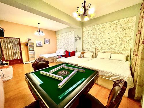 五指山遠百民宿-免費停車-6人家庭房附過山車電動麻將桌