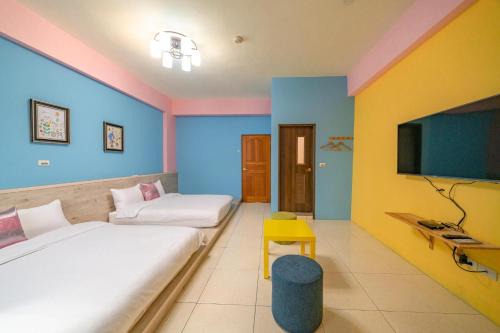 花蓮包棟彩色窩民宿 溜滑梯 烤肉唱歌 電動麻將 近東大門