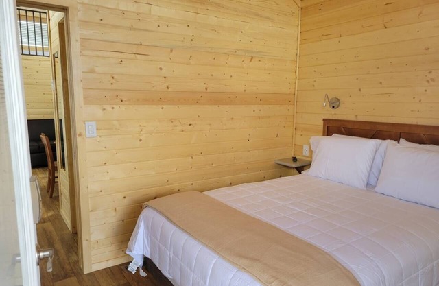 080 Tiny Home near Grand Canyon South Rim Sleeps 8