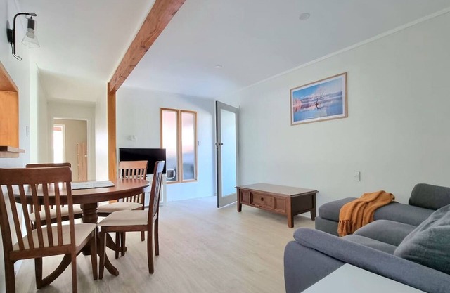 1/2 Melrose 2BR - 2 Melrose Road East, Hillsborough, Auckland 1042