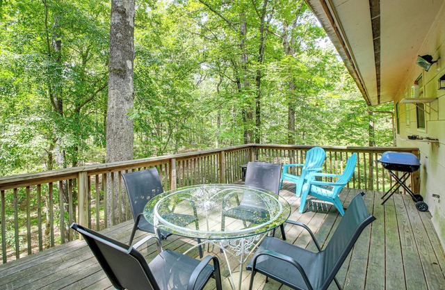 1/2 Mi to Desoto Lake: Hot Springs Village Home