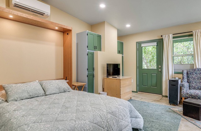 < 1/2 Mi to OSU: Studio in Corvallis Near Parks