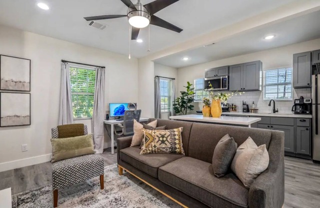 1.5 miles from PNC Stadium | King Bed | Entire Apt