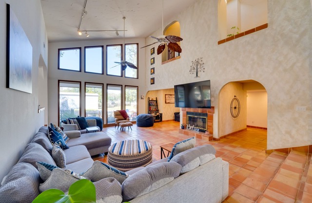 1-Acre Backyard & Gym: Spacious Apopka Escape!