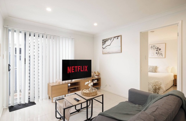 1 Bdr Apt! Spotless! Garage Parking! 216D1