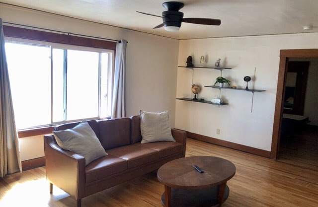 1 BDRM - Great Location!