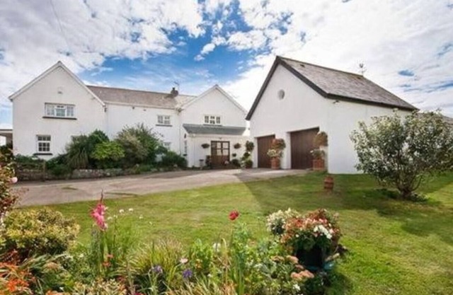 1-Bed Cottage on Coastal Pathway in South Wales