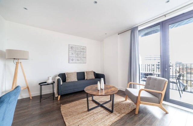 1 Bed Flat with Balcony in Woolwich